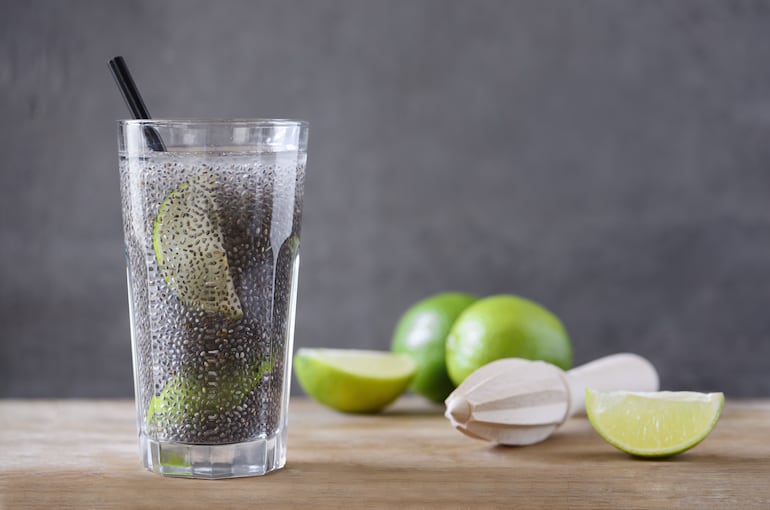 Agua con limón y chía.