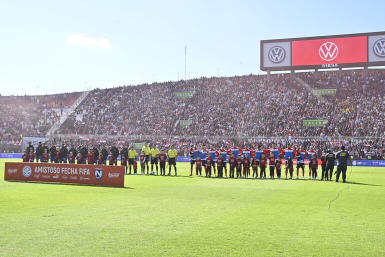 La selección paraguaya en el estadio Defensores del Chaco.