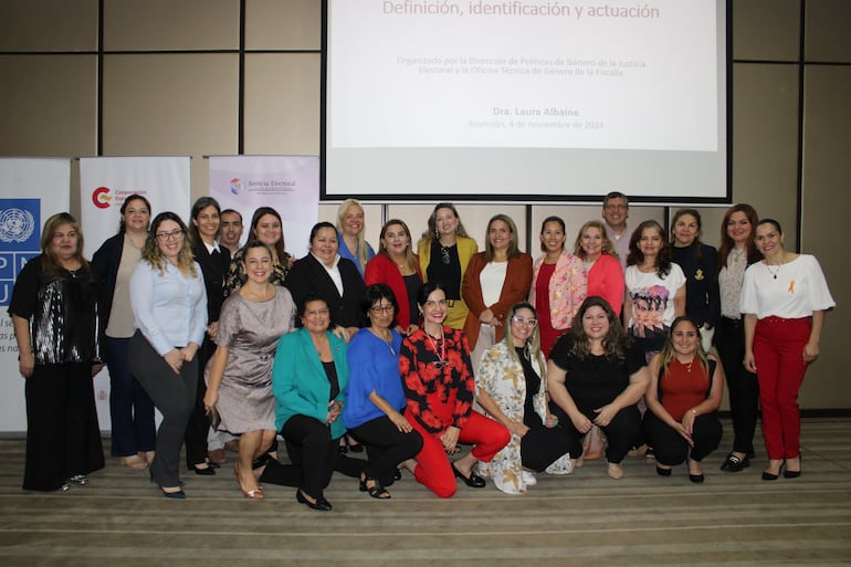 Funcionarios participaron de un taller sobre violencia política.