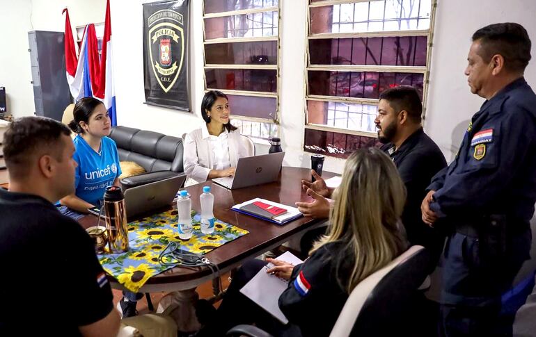 La reunión entre representantes de Unicef y funcionarios municipales tuvo lugar en la base de la Policía Municipal de Tránsito.