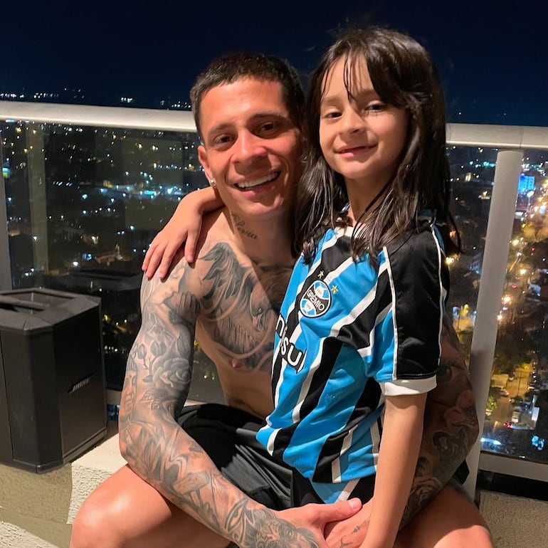 Juan Manuel Iturbe con su hija Olivia. (Instagram/Juan Manuel Iturbe)