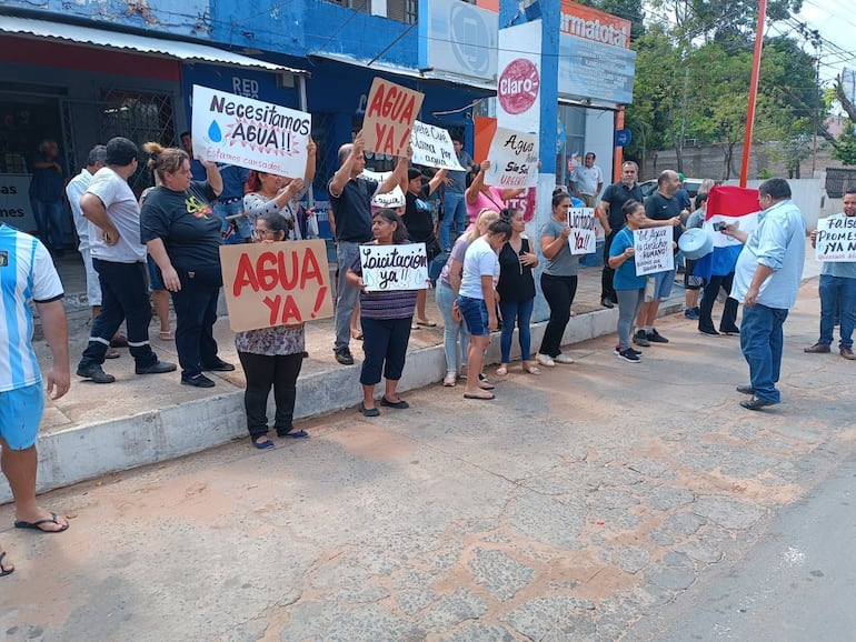 Limpeños exigen el llamado a licitación para la construcción de la planta de tratamiento de agua potable.