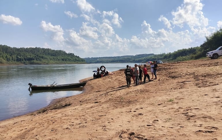 El adolescente fue arrastrado por el río Paraná.