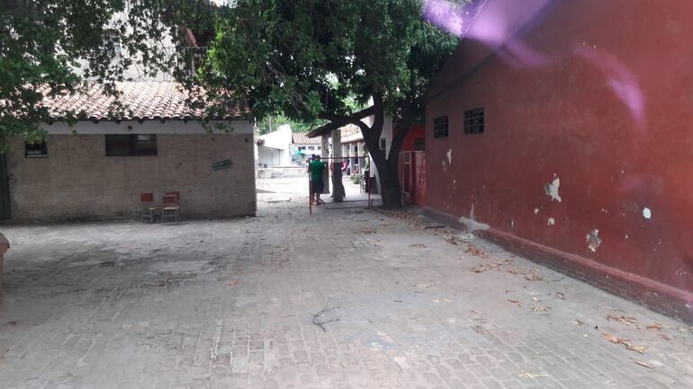 Interior de la escuela Carlos Antonio López.