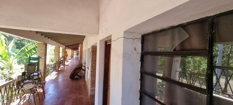 Paredes con grietas en la cocina comedor de la escuela Maestros Rurales.