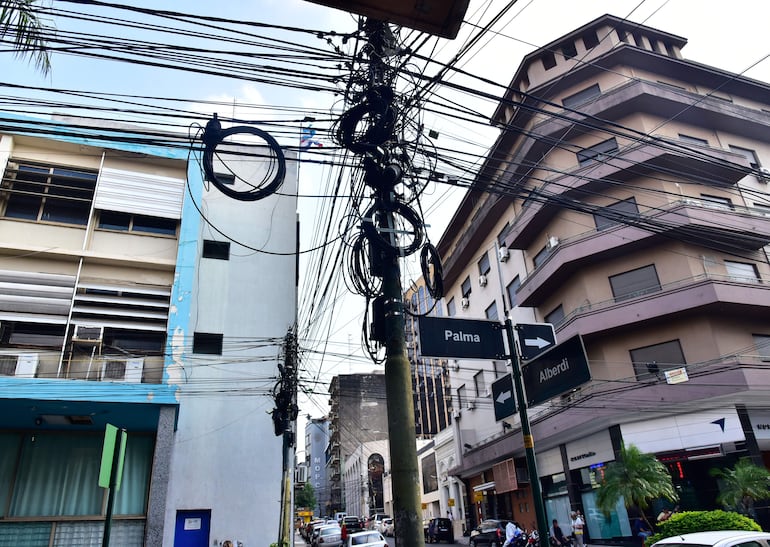   Estacionamento tarifado y (cableados pal  Recorrido varios.foto Pedro Gonzalez,hoy 07 de agosto del 2023

