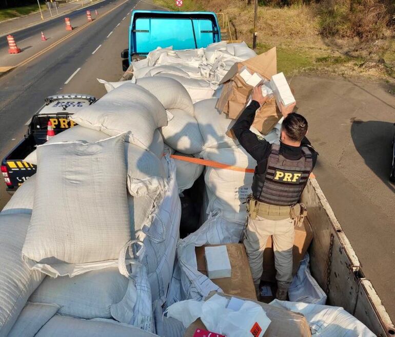 La incautación de los celulares fue ejecutado por agentes de la Policía Rodoviaria Federal (PRF).