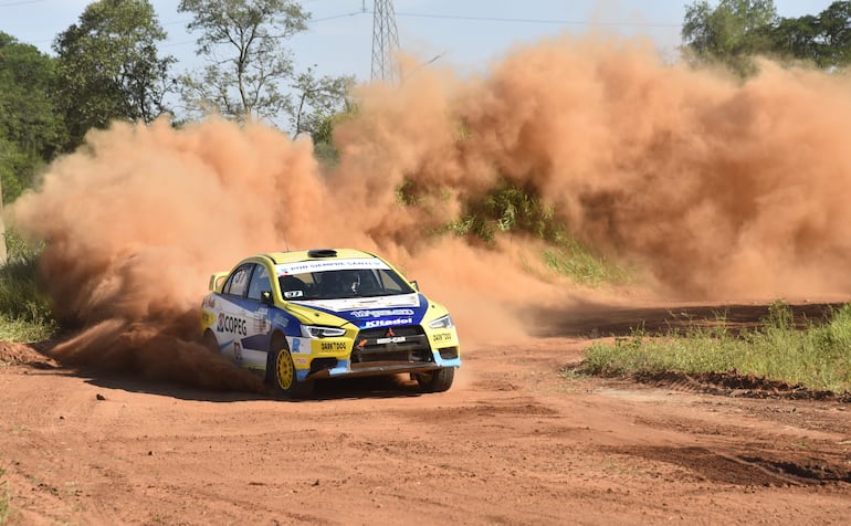 Muy buena labor de Antonio Ramos y Ricardo Villalba (Mitsubishi Lancer) para ser los primeros ayer en Capiatá.