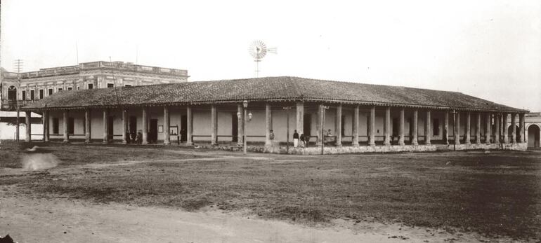 Casa de los gobernadores demolida para el centenario de la independencia por el intendente Eduardo Schaerer. 