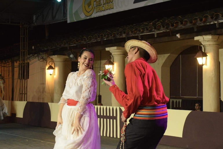 Las interpretaciones de galanteos formaron parte de las presentaciones en el Festival Local de Danzas y el Festival Nacional de Danzas, el viernes y el sábado, respectivamente. 