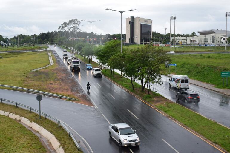 El asfalto mojado en zona de la Conmebol.