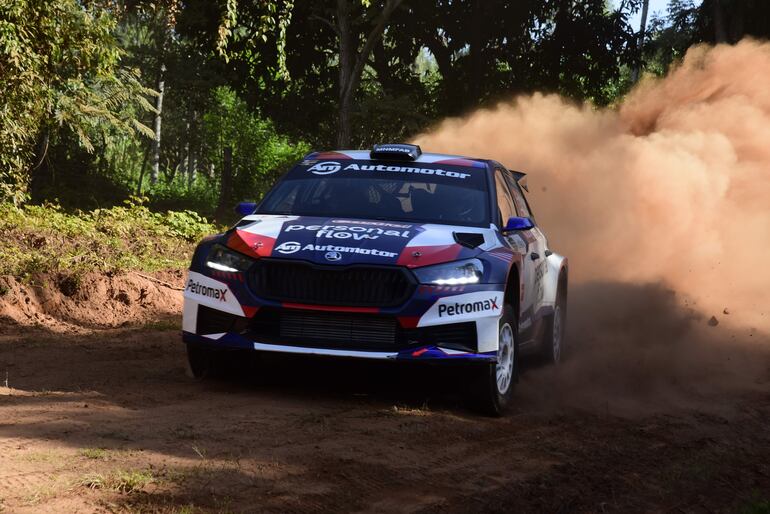 Miki Zaldívar y Víctor Aguilera (Škoda Fabia RS Rally2 #55) ocuparon el tercer escalón del podio.