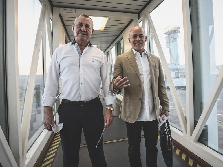 Pedro Balotta, vicepresidente, y Miguel Cardona, presidente, viajaron con el plantel de Olimpia para el debut en la Copa Libertadores 2022.