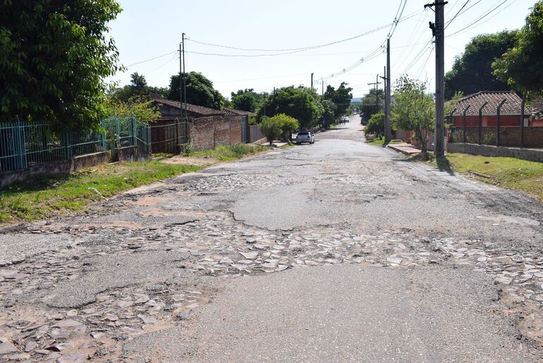 Hace once años que los frentista vienen reclamando la reparación de la calle Gral. Bernardino Caballero.