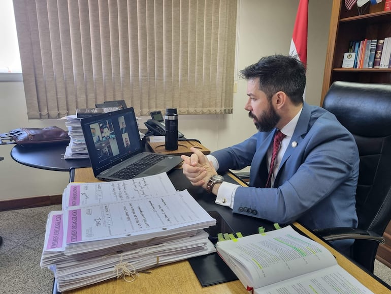 Audiencia de Alexandre Rodrigues Gomes, por medios telemáticos, ante el juez de Garantías Osmar Legal.