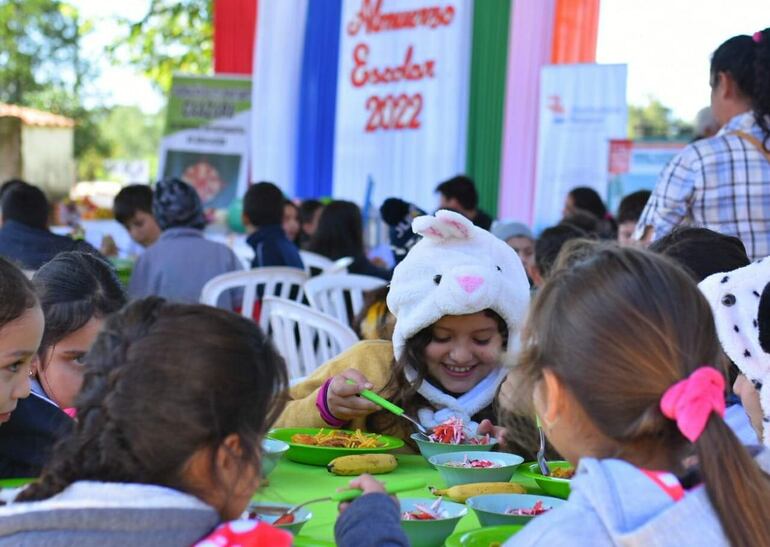 El año pasado en mayo ya fue servido el almuerzo escolar y entregados los alimentos para la merienda escolar en el departamento de Caazapá.