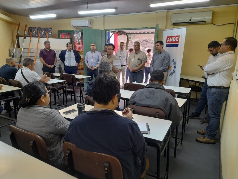 Curso para la atención de emergencias climáticas y altas temperaturas de la ANDE.