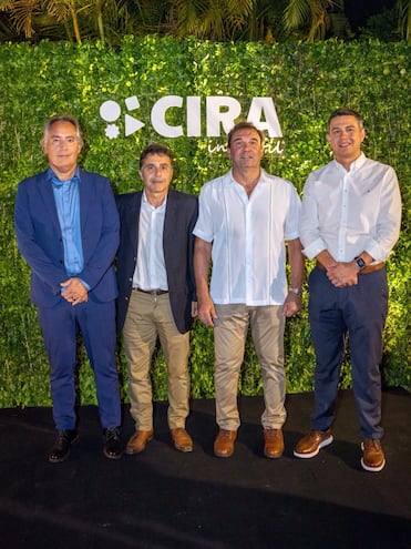 Lisandro Olmos, director médico de Cira Infantil; Rodrigo Carballido, gerente médico; Ricardo Doria, presidente, y Julio Ferrari, director ejecutivo.