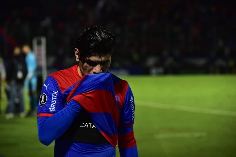 El argentino Claudio Aquino, atacante de Cerro Porteño, después del partido contra Bolívar por la tercera fecha de la fase de grupos de la Copa Libertadores en el estadio La Nueva Olla.