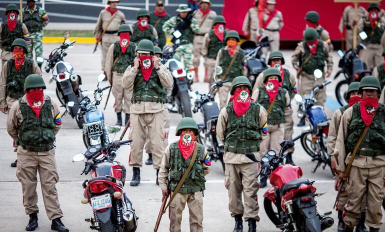 Milicia bolivariana, uno de los brazos armados del régimen chavista que ha militarizado la sociedad venezolana y ha partidizado a las fuerzas armadas, por lo que a la oposición se le dificulta encontrar apoyo de fuerza dentro del país.