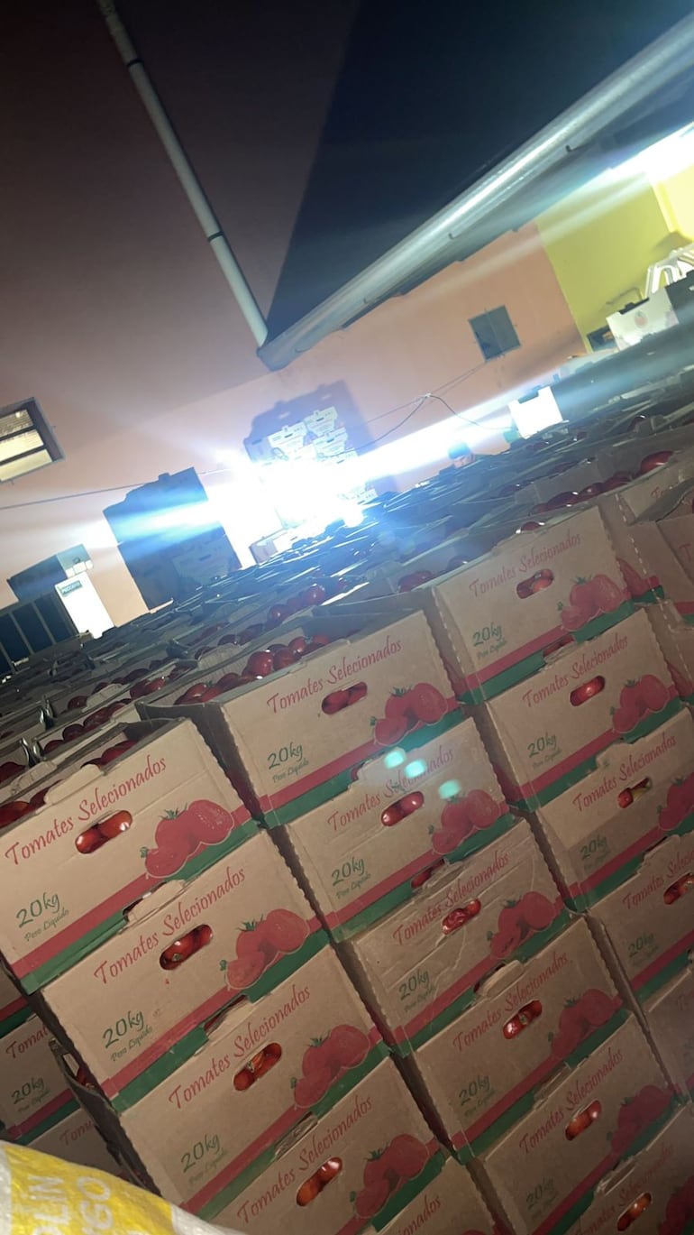 Incautan tomates y productos de presunto contrabando y vehículos por valor estimado de G. 450 millones.