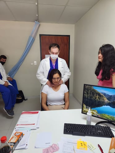 Los pacientes serán examinados por los profesionales para detectar cualquier anomalía en la glándula tiroides.