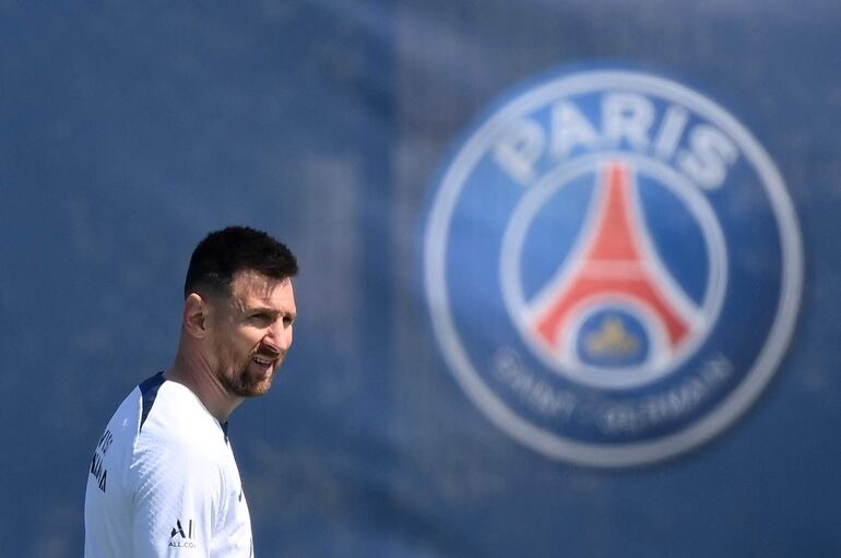 El argentino Lionel Messi, futbolista del PSG, en el entrenamiento del plantel en París.