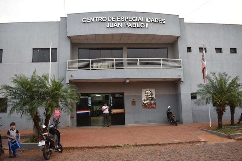 Fachada del Centro de Especialidades Juan Pablo II, donde se realizan las consultas que anteriormente se realizaban en el Hospital Regional de Pedro Juan Caballero.