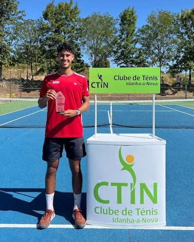 El paraguayo Adolfo Daniel Vallejo Álvarez (28/4/2004) sumó su segundo título profesional al consagrarse campeón en Portugal y hoy arranca otro desafío.