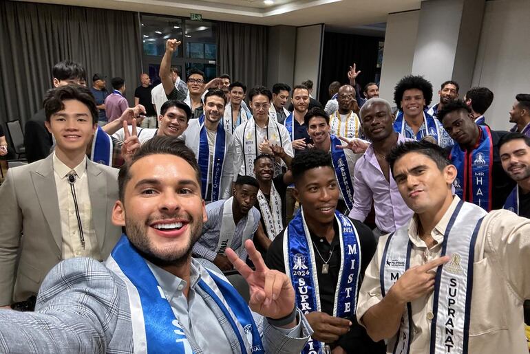 El paraguayo Osvaldo Orué junto a los demás candidatos a Míster Supranational 2024. (Instagram/Osvaldo Orué)