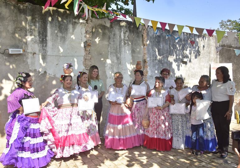 Once galoperas de la Chacarita fueron reconocidas por su aporte a la cultura popular del Paraguay, en coincidencia con el Día del Folklore.