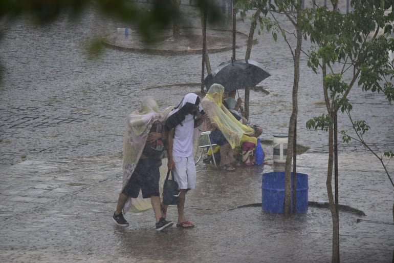 Continúa la alerta de tormentas para tres departamentos