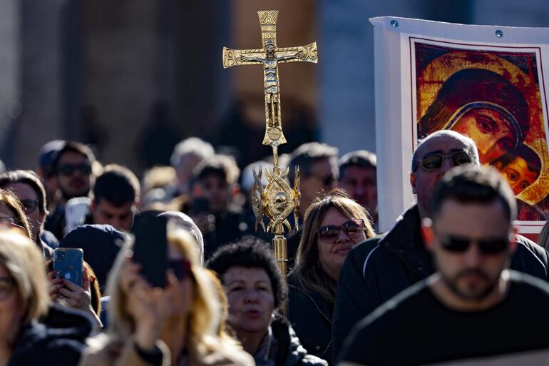 Papa recuerda a la iglesia qué hacer con las parejas en convivencia y divorciados.