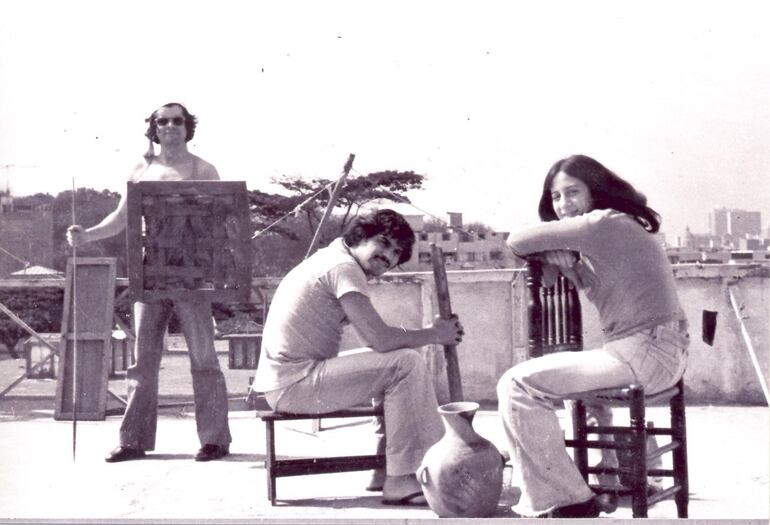 Horazerianos Jorge Pimentel y Tulio Mora con Ana María Chagra, Lima, 1977.