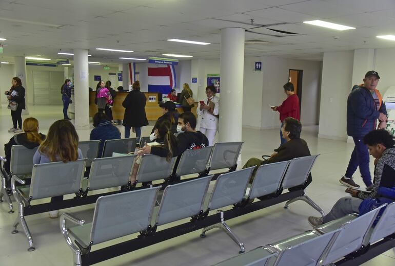 Pacientes en un centro asistencial del Instituto de Previsión Social (IPS).