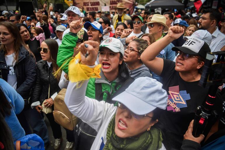 Protesta en la ciudad de México contra la reforma judicial.