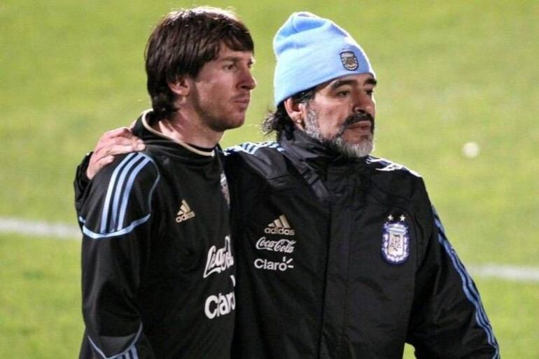 Lionel Messi y Diego Maradona, con la selección argentina. 