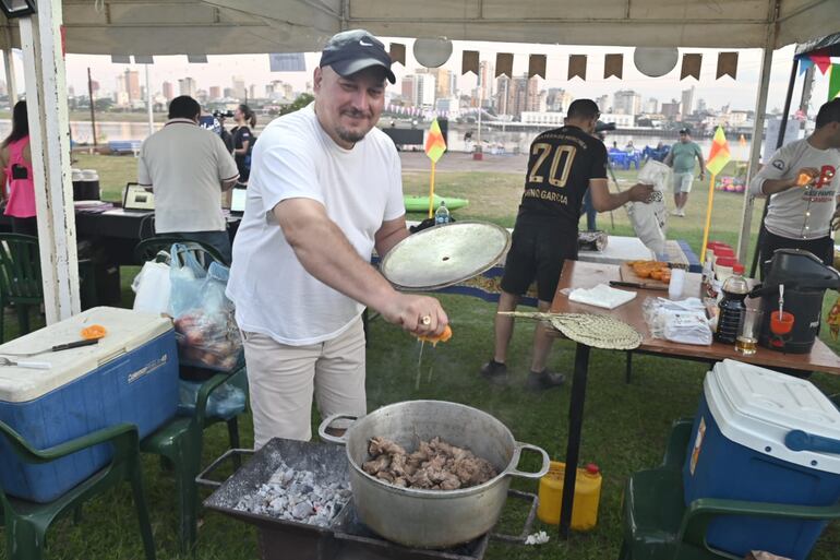 Platos típicos y juegos tradicionales no faltan en la fiesta de San Juan.