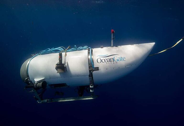 La Guardia Costera de Estados Unidos inició este lunes una extensa operación de búsqueda con ayuda de Canadá para localizar un submarino turístico que ha desaparecido en el océano Atlántico con cinco personas a bordo para ver los restos del Titanic, el famoso trasatlántico hundido hace más de un siglo.