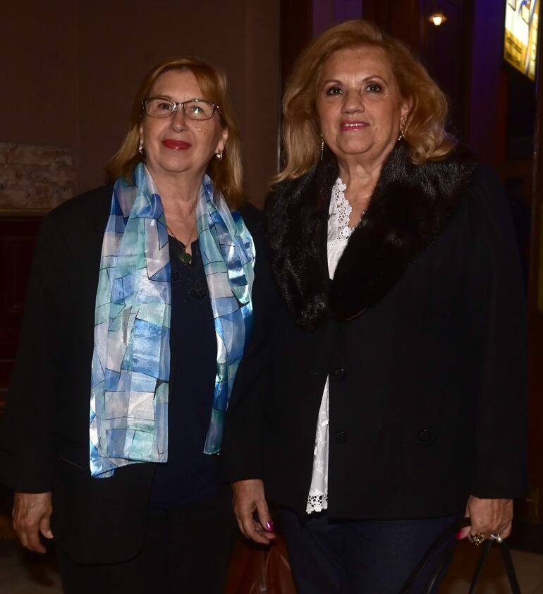 Teresa Lanik de Domaniczky y Jorgelina Domaniczky.