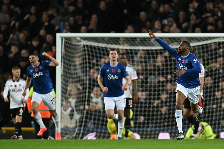 Everton empató sobre la hora