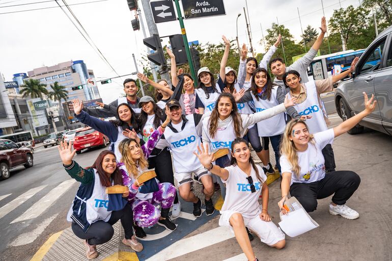 TECHO, que cumplió 15 años de trabajo en el país el pasado mes de Julio, viene celebrando la colecta desde el 2009, con el objetivo de involucrar a todos los sectores de la sociedad en la construcción de un país más justo, a través del aporte solidario que va dirigido al financiamiento de los programas y proyectos de vivienda y hábitat que TECHO realiza junto a las comunidades más vulnerables del país.