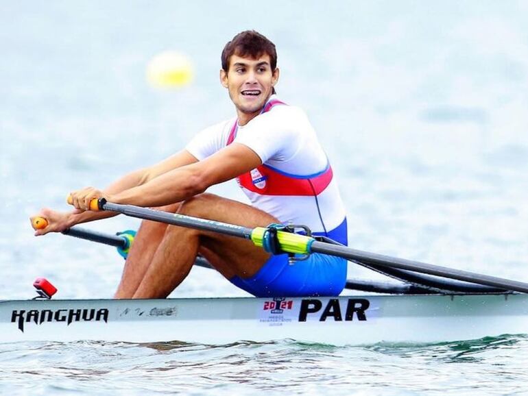 El remero paraguayo Javier Insfrán durante el Clasificatorio Olímpico de Remo de las Américas, en la ciudad de Río de Janeiro, Brasil.