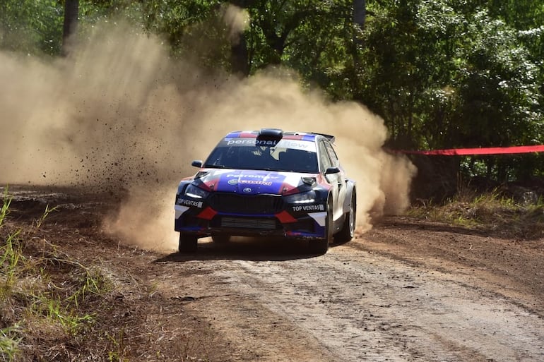 Migue Zaldívar y el argentino Luis Allende, se mantuvieron como líderes de la carrera hasta la PE11, finalizando el rally en la segunda posición.