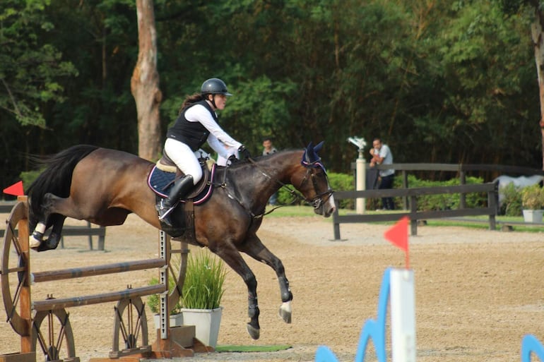 Doble galardón para la amazona Daniela Maldonado se adjudicó la Copa “EPE” en 1.20 y la categoría 1.00 metro.