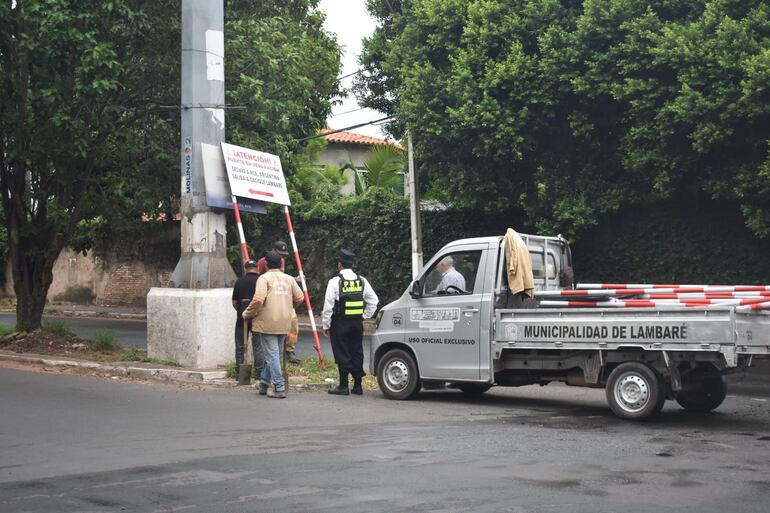 Carteles fueron colocados en Lambaré para avisar en donde se realizan los desvíos.