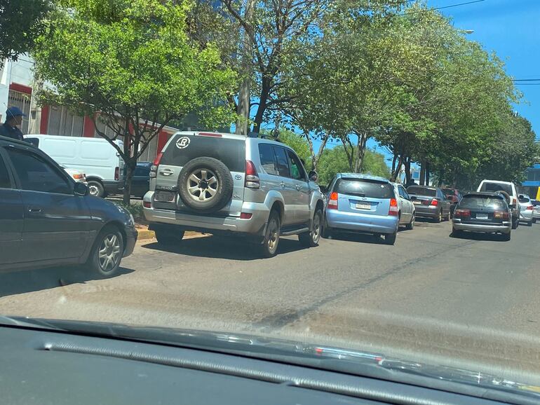 Adelantamientos en fila de Encarnación.