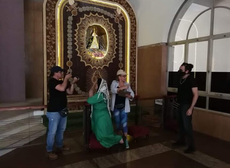 La cantante guarambareña grabó un videclip dedicado a la Virgen tras vencer al covid.