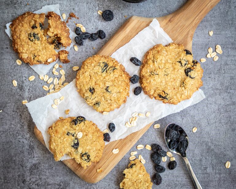 Galletitas de avena y uvas pasas.