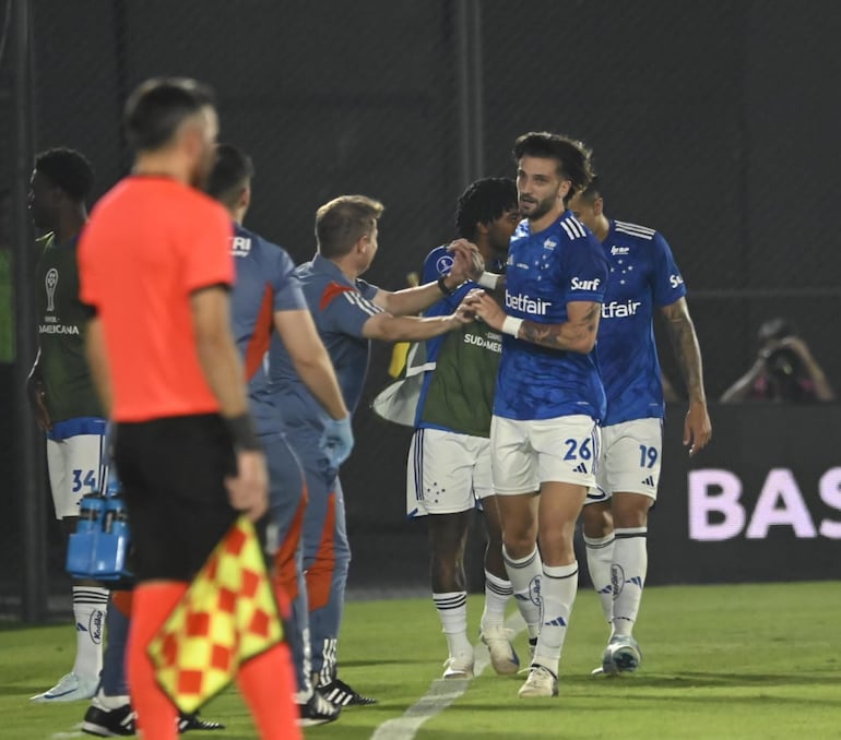 Cruzeiro se mostró muy superior a Libertad